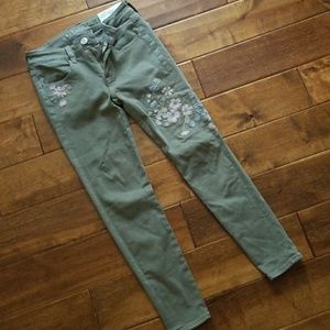 American Eagle Floral Embroidered Jegging Crops